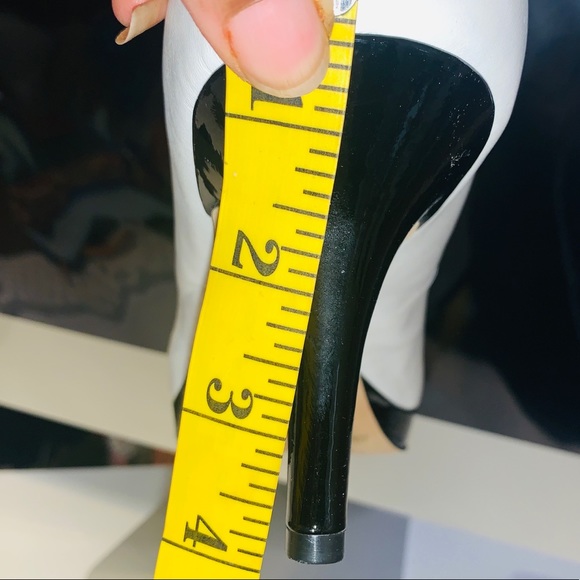 Vince Camino Creme Leather Size 11 Heels Never worn - Picture 4 of 4